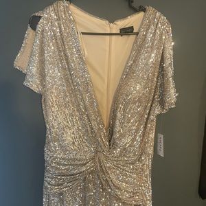 XSCAPE sequence gown NWT